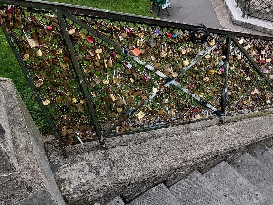 The Scent of the Damp Mirage